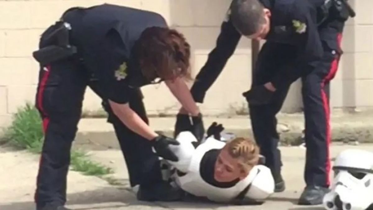 Stormtrooper cosplayer tackled and arrested for carrying fake plastic gun in video