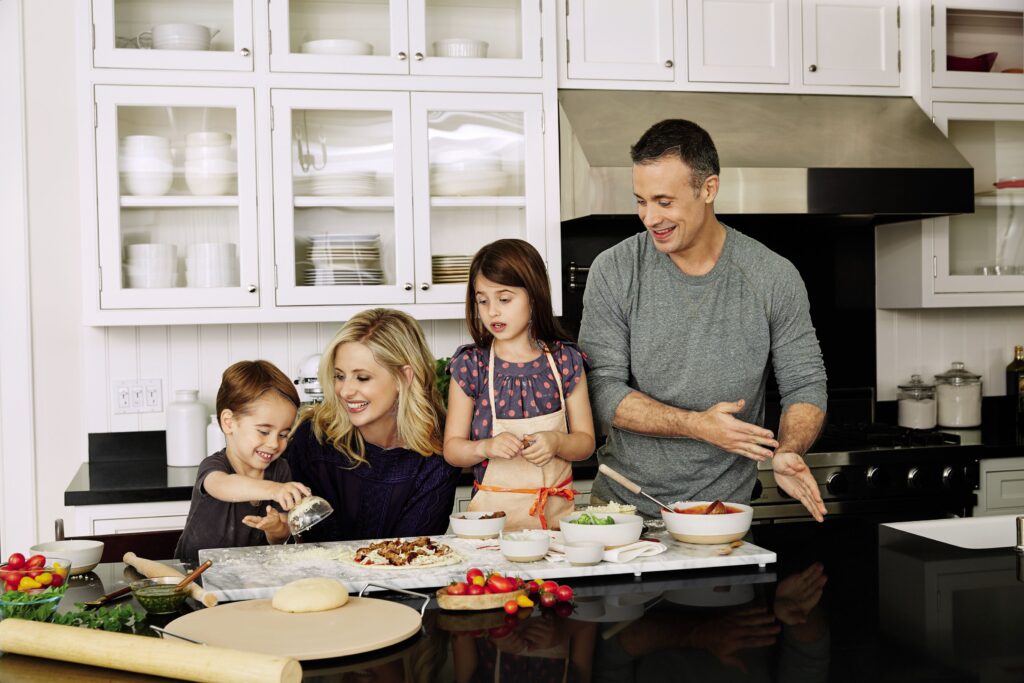 Sarah Michelle Gellar with her family