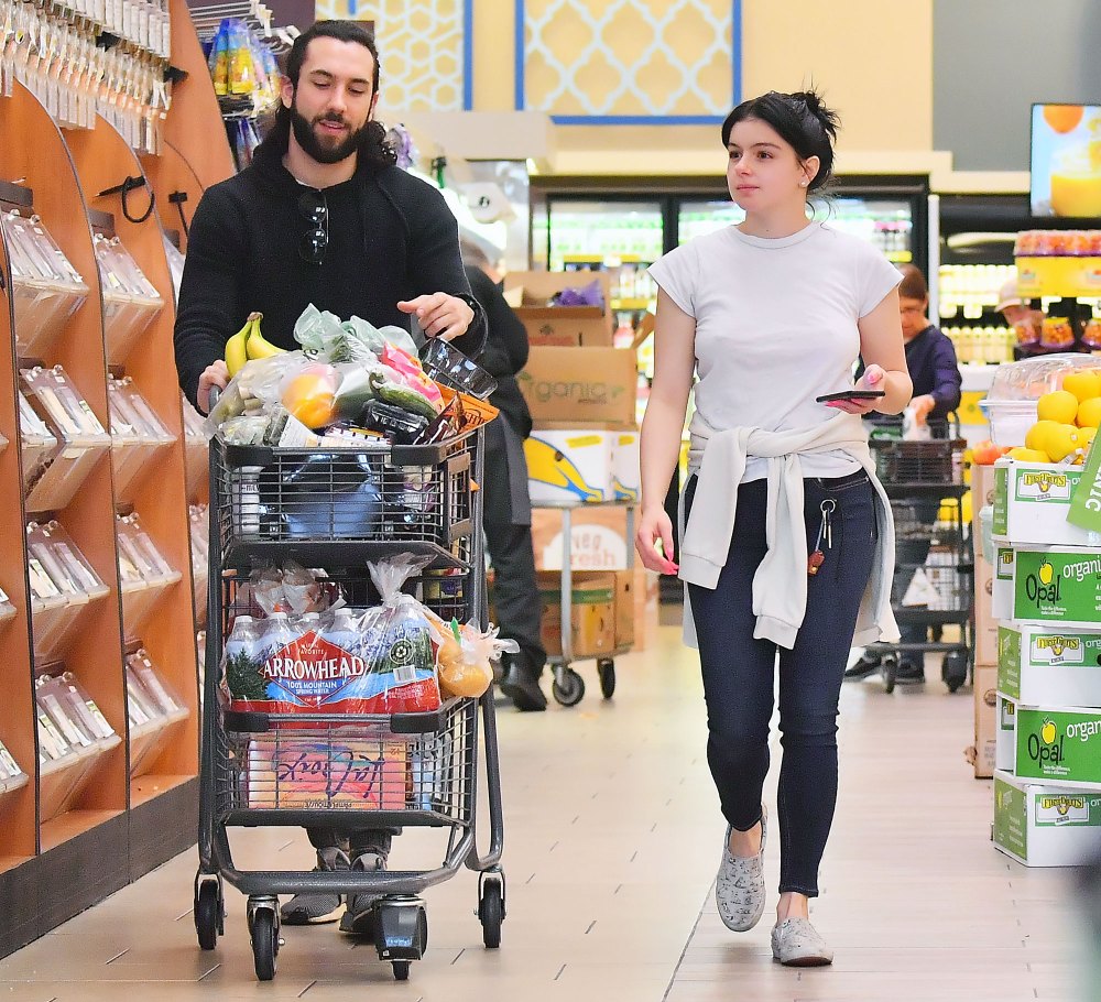 https://poptopic.com.au/wp-content/uploads/2020/07/Ariel-Winter-Goes-Braless-While-Grocery-Shopping-in-Studio-City-04.jpg