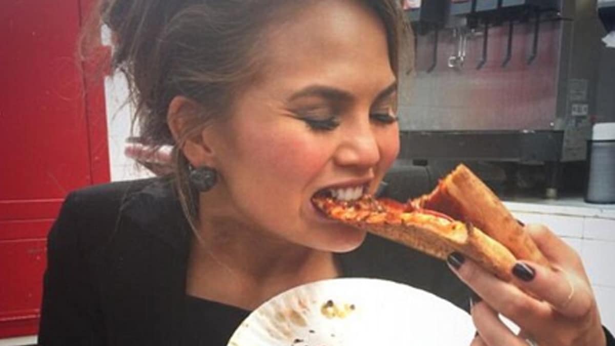 Chrissy Teigen topless photo with kid is only disturbing with context