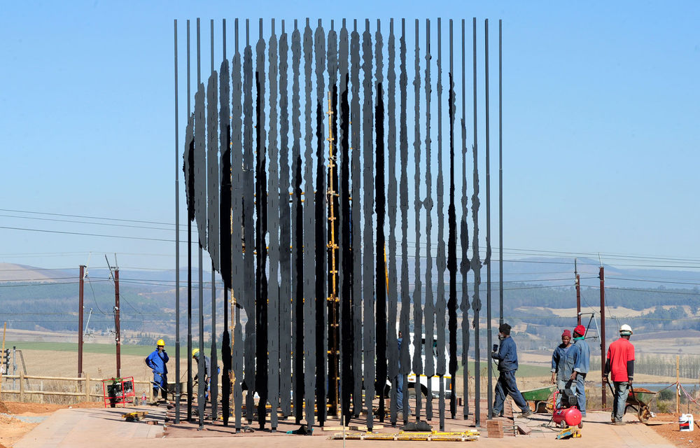 Statue of Nelson Mandela