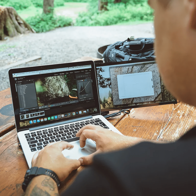 Attachable Portable Monitor